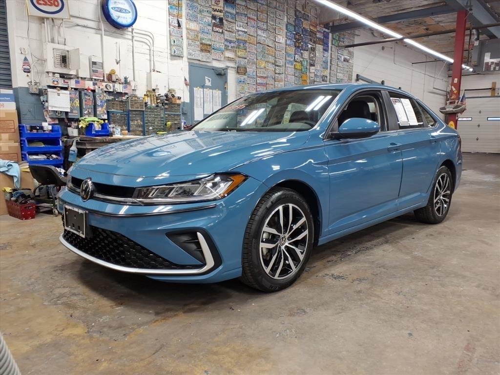 2025 Volkswagen Jetta SE Auto