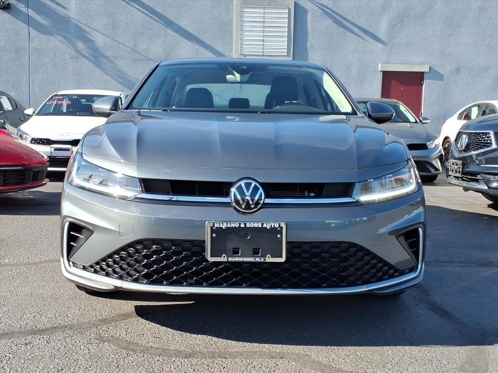 Volkswagen Jetta SE Auto 2025