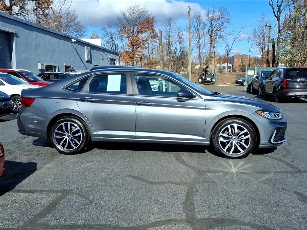 Volkswagen Jetta SE Auto 2025