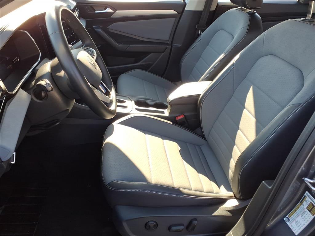 Volkswagen Jetta SE Auto 2025