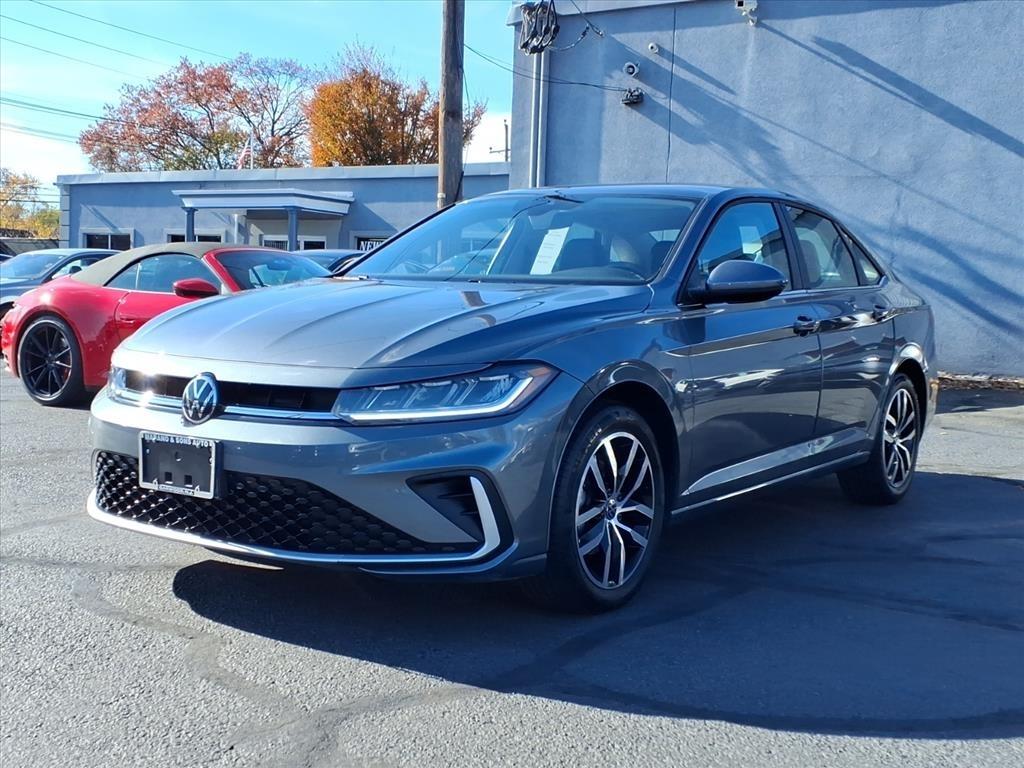 2025 Volkswagen Jetta SE Auto