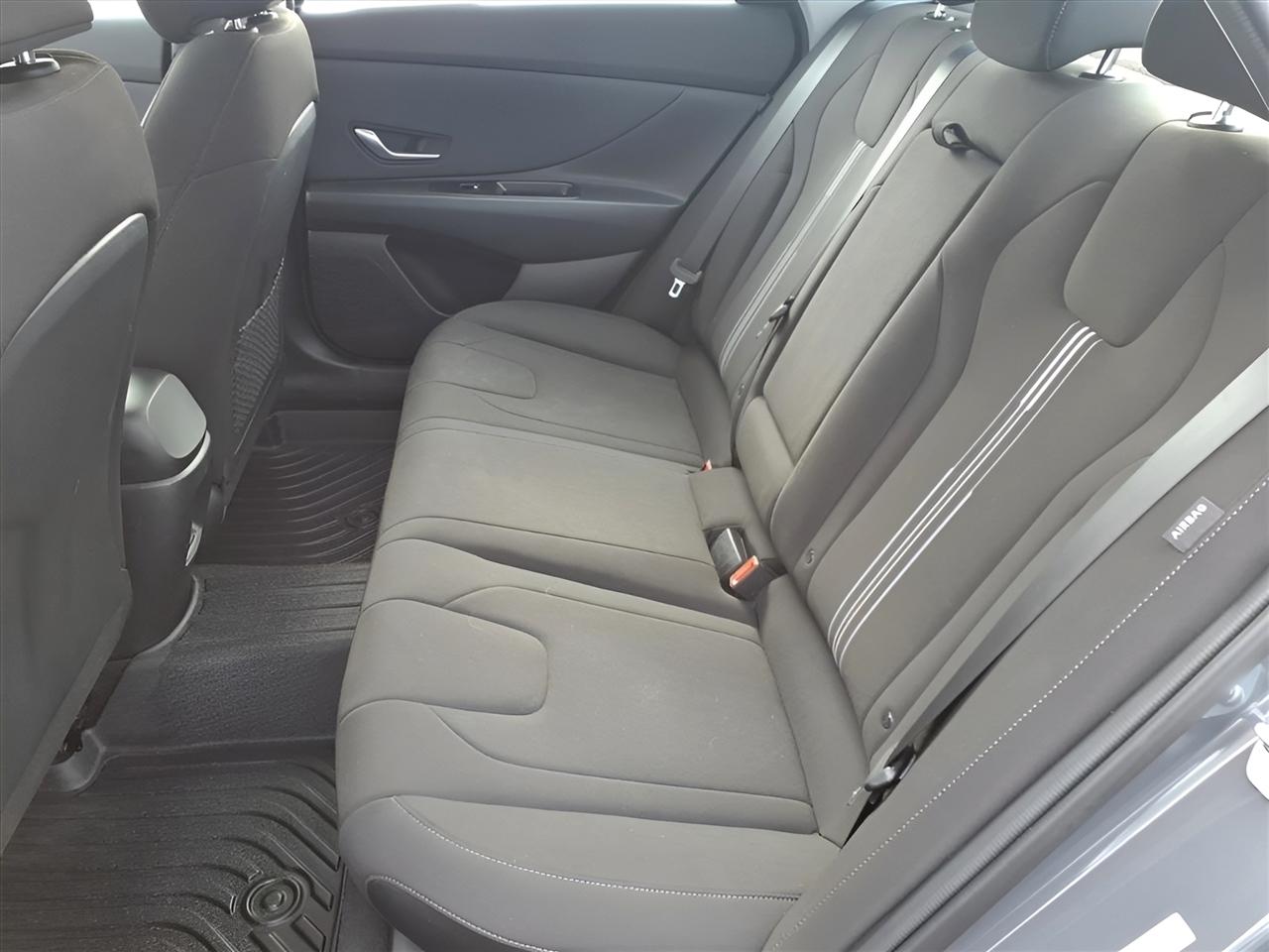 Hyundai Elantra SEL Convenience IVT 2025