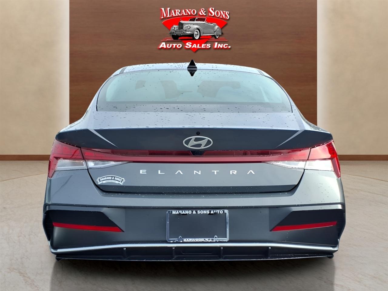 Hyundai Elantra SEL Convenience IVT 2025