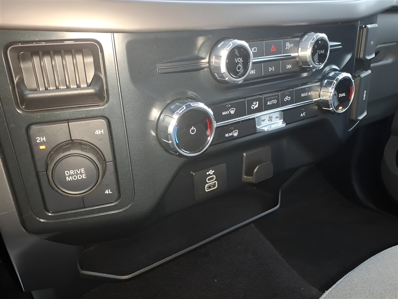 Ford F-150 XLT 4WD SuperCrew 5.5' Box 2025