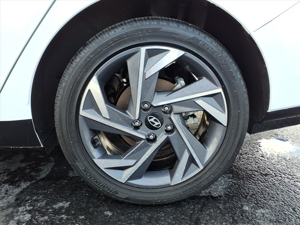 Hyundai Elantra SEL Convenience IVT 2025