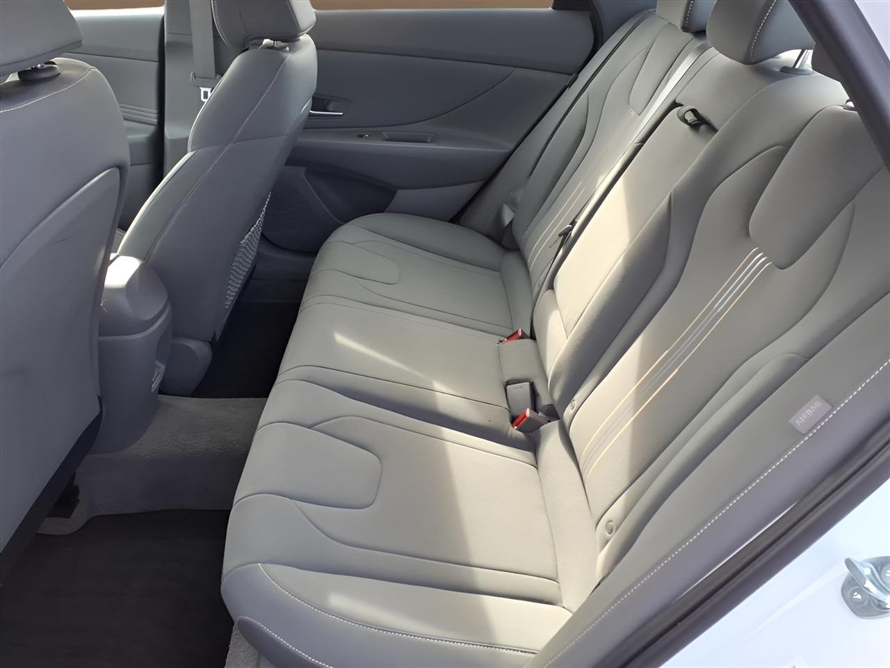 Hyundai Elantra SEL Convenience IVT 2025