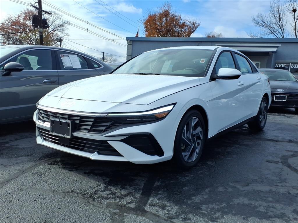 2025 Hyundai Elantra SEL Convenience IVT