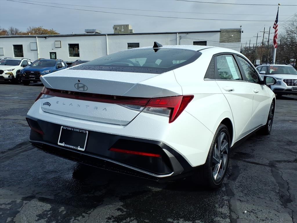 Hyundai Elantra SEL Convenience IVT 2025