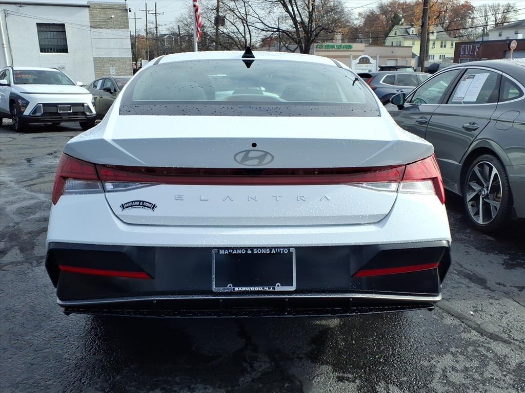 Hyundai Elantra SEL Convenience IVT 2025