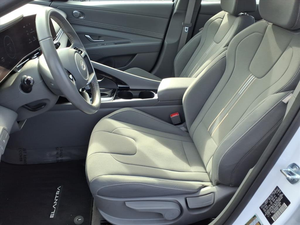 Hyundai Elantra SEL Convenience IVT 2025