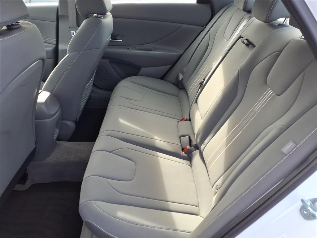 Hyundai Elantra SEL Convenience IVT 2025