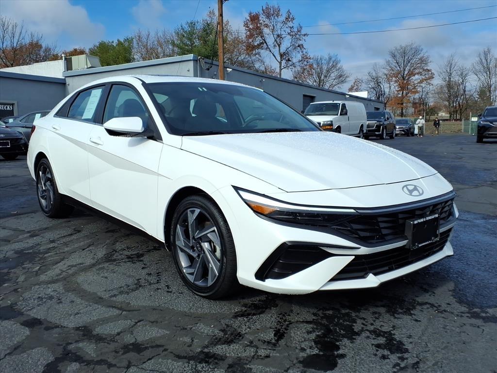 Hyundai Elantra SEL Convenience IVT 2025