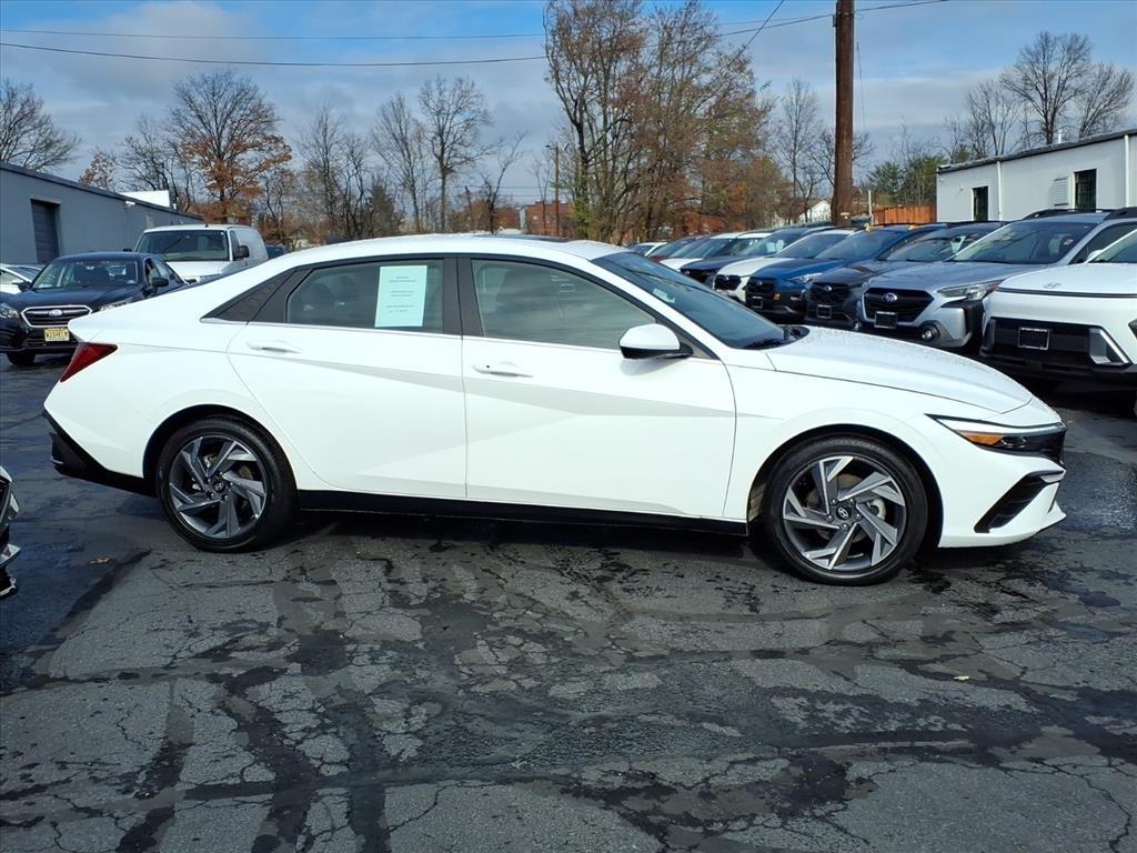 Hyundai Elantra SEL Convenience IVT 2025