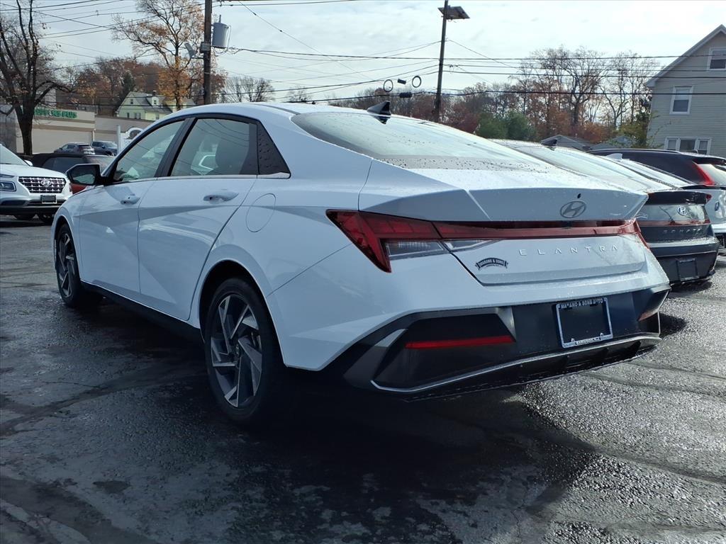 Hyundai Elantra SEL Convenience IVT 2025