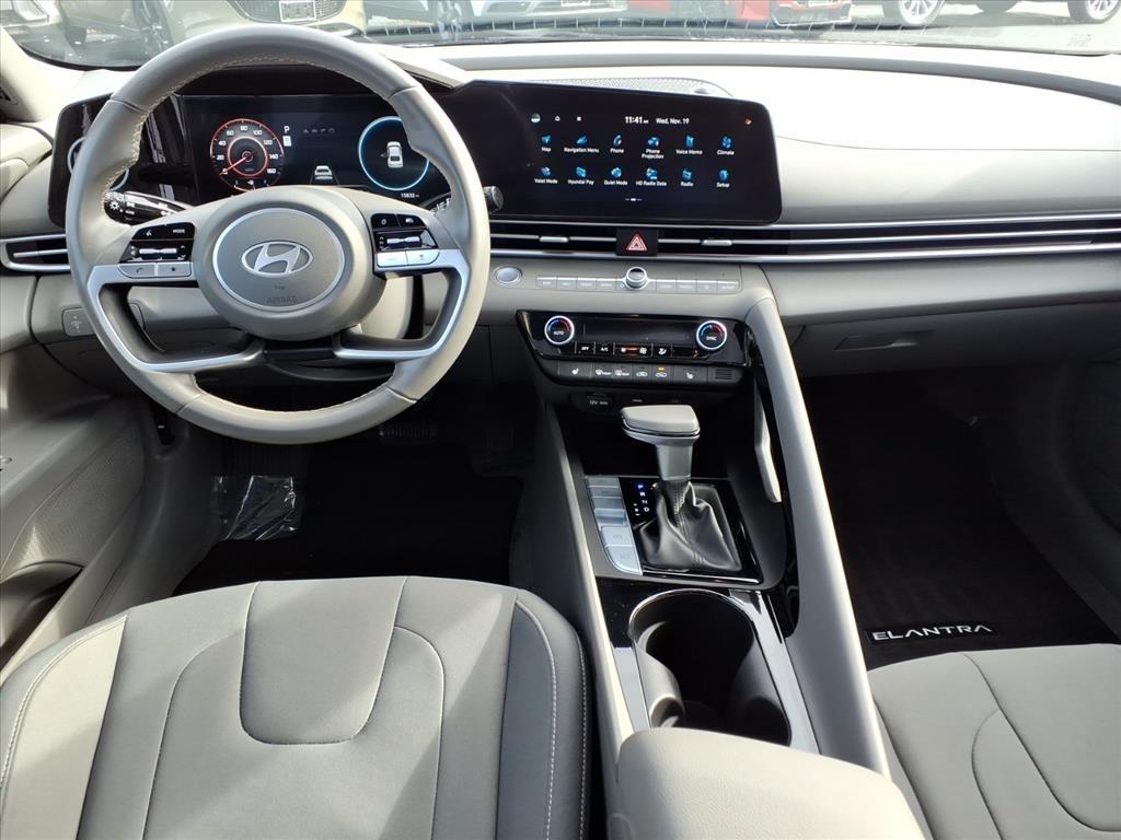 Hyundai Elantra SEL Convenience IVT 2025