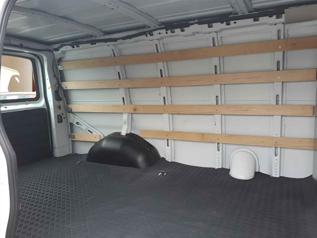 GMC Savana Cargo Van RWD 2500 135" 2024