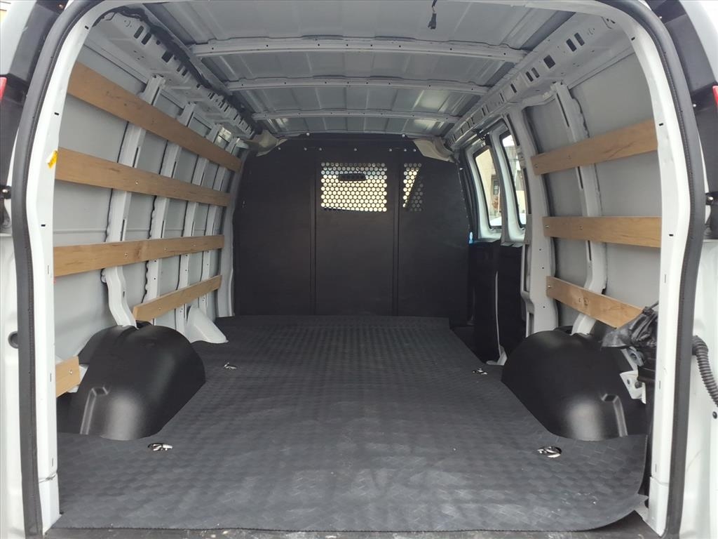 GMC Savana Cargo Van RWD 2500 135" 2024