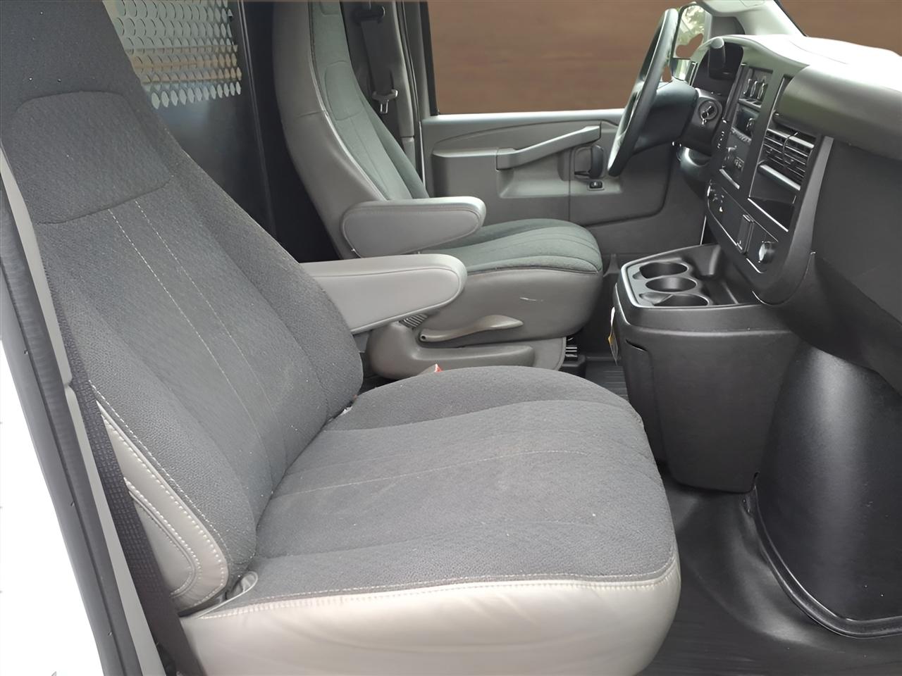 GMC Savana Cargo Van RWD 2500 135" 2024