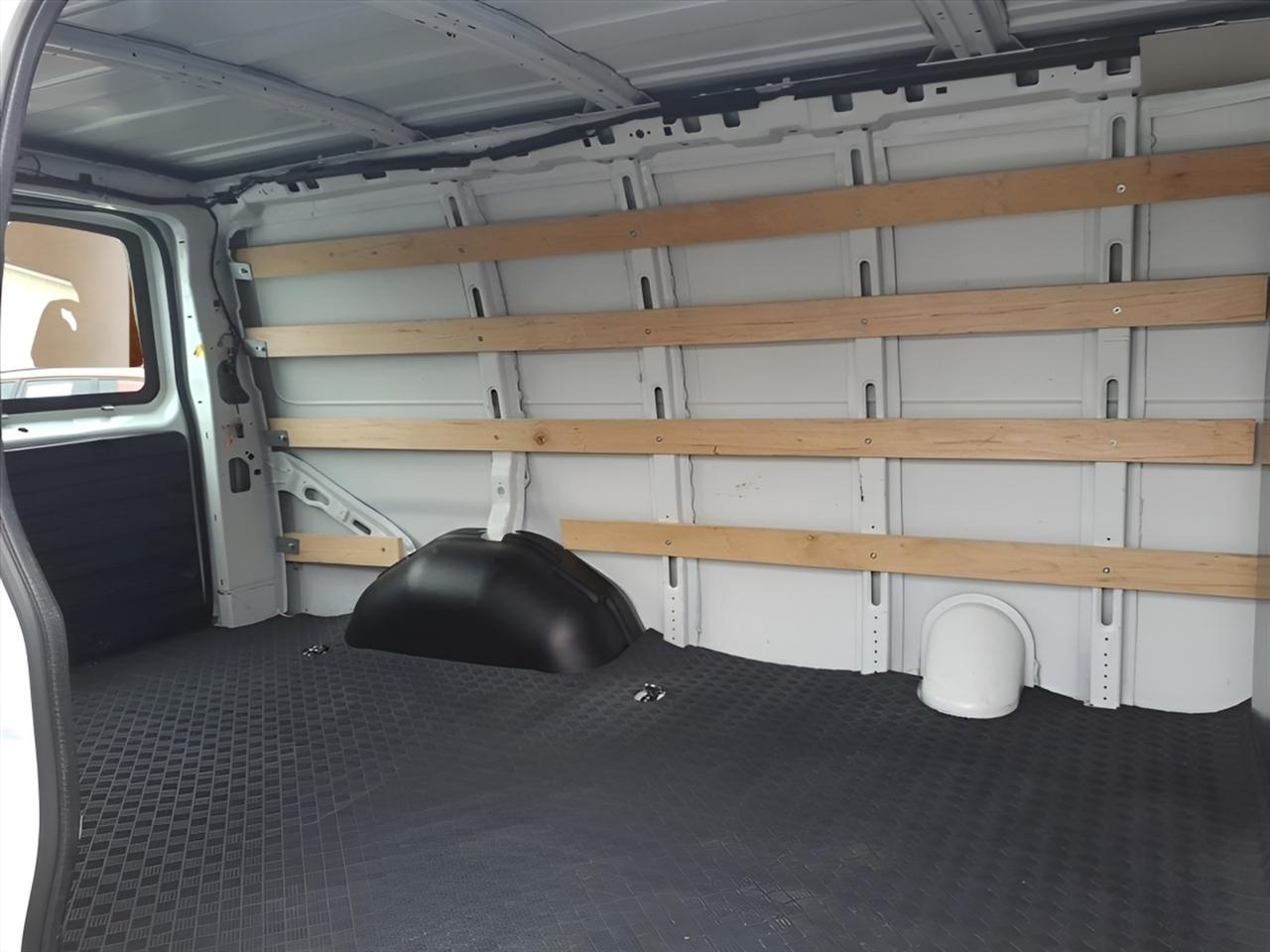 GMC Savana Cargo Van RWD 2500 135" 2024