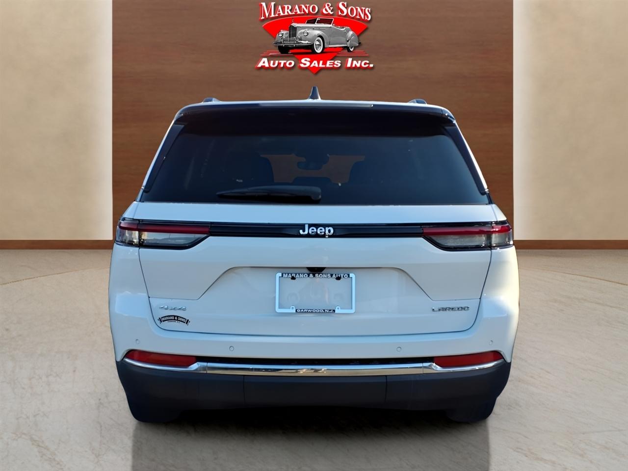 Jeep Grand Cherokee Laredo 4x4 2023