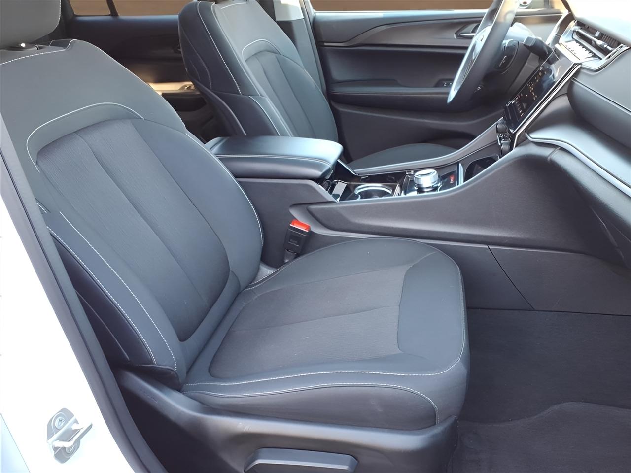 Jeep Grand Cherokee Laredo 4x4 2023