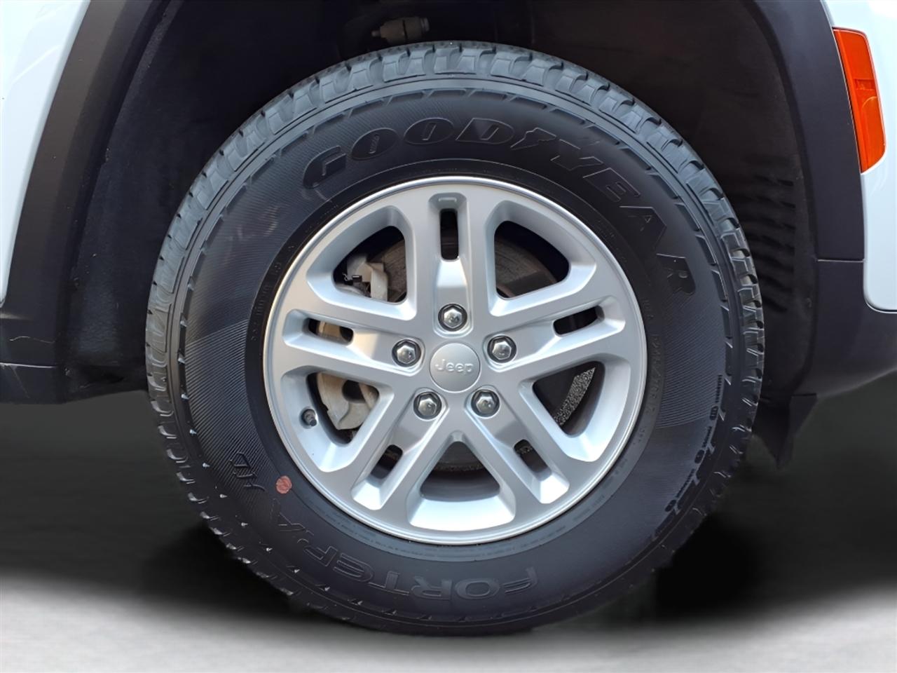 Jeep Grand Cherokee Laredo 4x4 2023