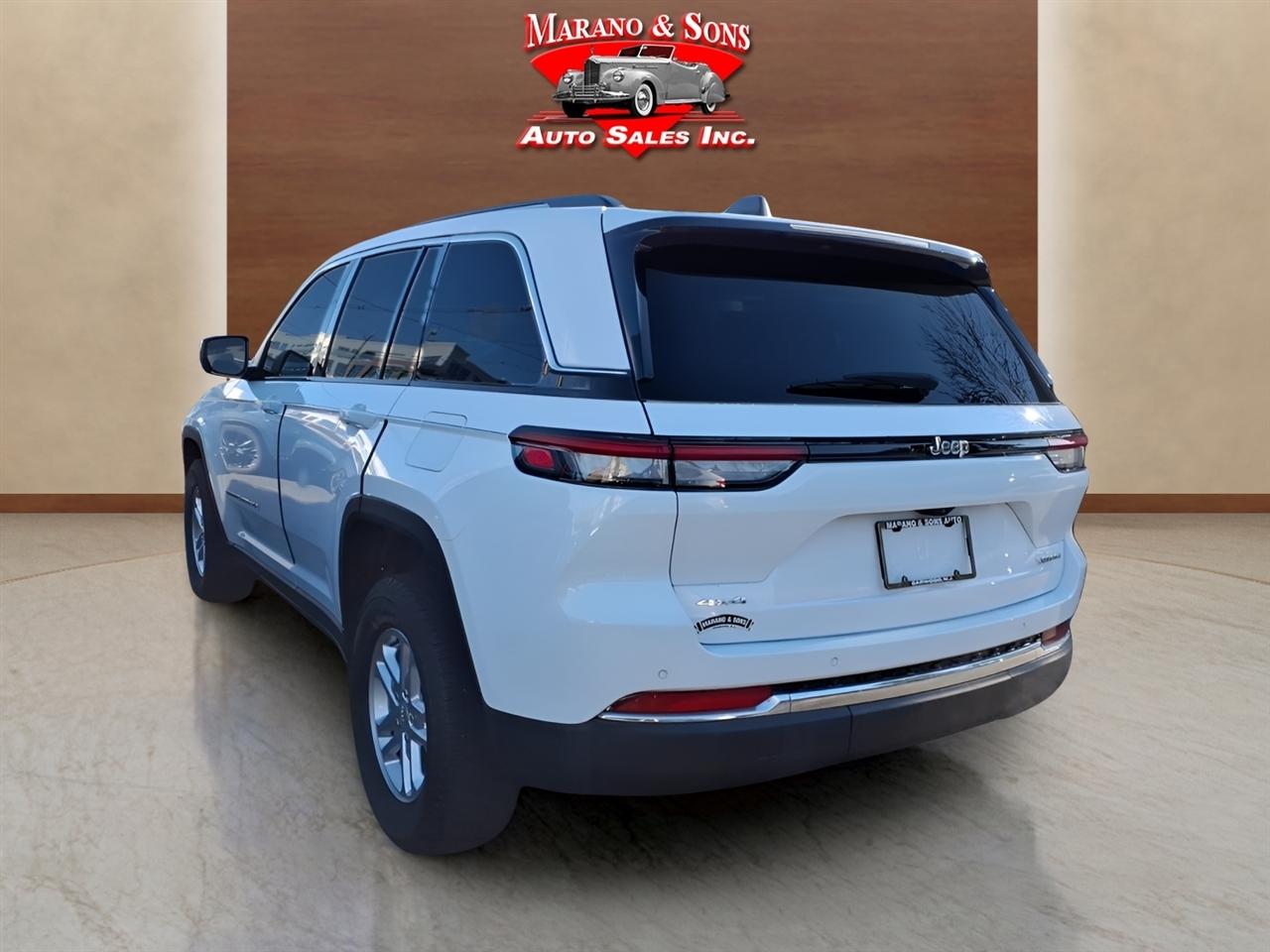 Jeep Grand Cherokee Laredo 4x4 2023