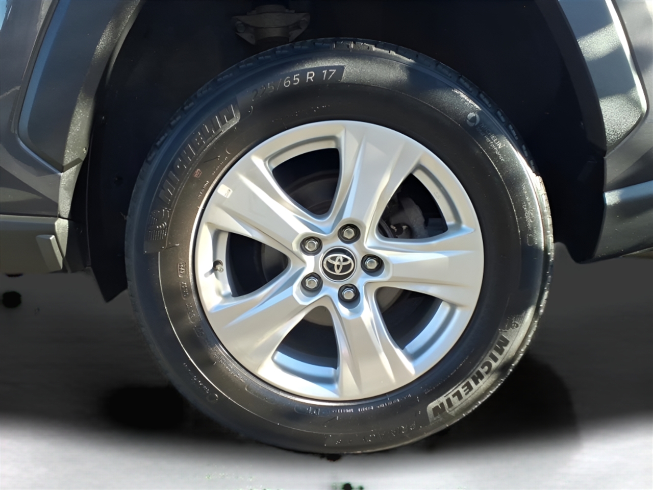 Toyota RAV4 Hybrid XLE AWD (Natl) 2021