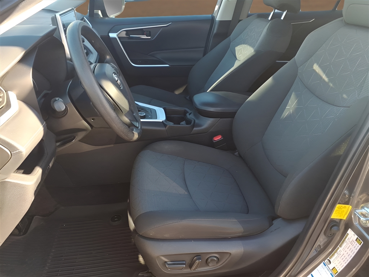 Toyota RAV4 Hybrid XLE AWD (Natl) 2021