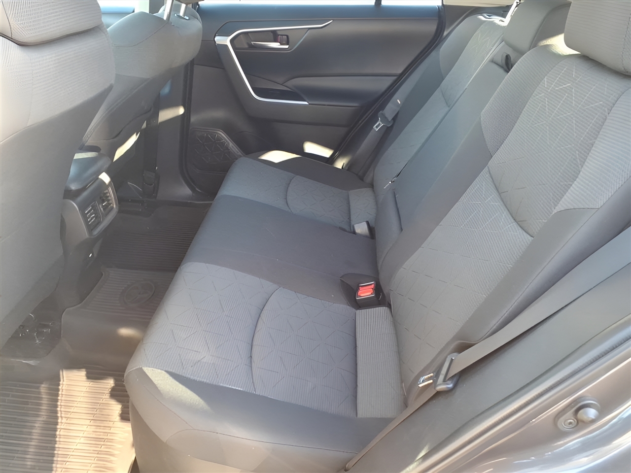 Toyota RAV4 Hybrid XLE AWD (Natl) 2021