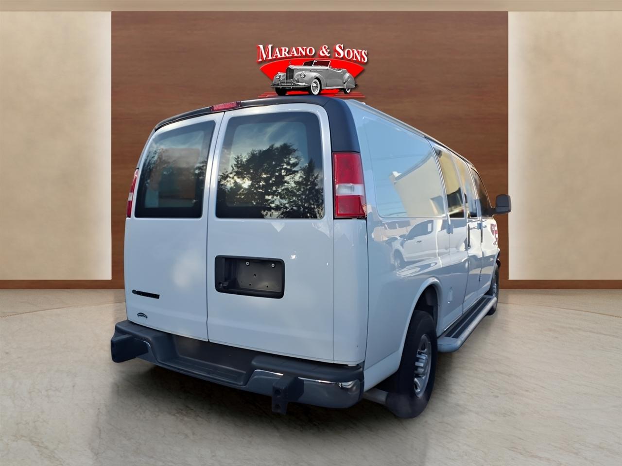 Chevrolet Express Cargo Van RWD 2500 135" 2024