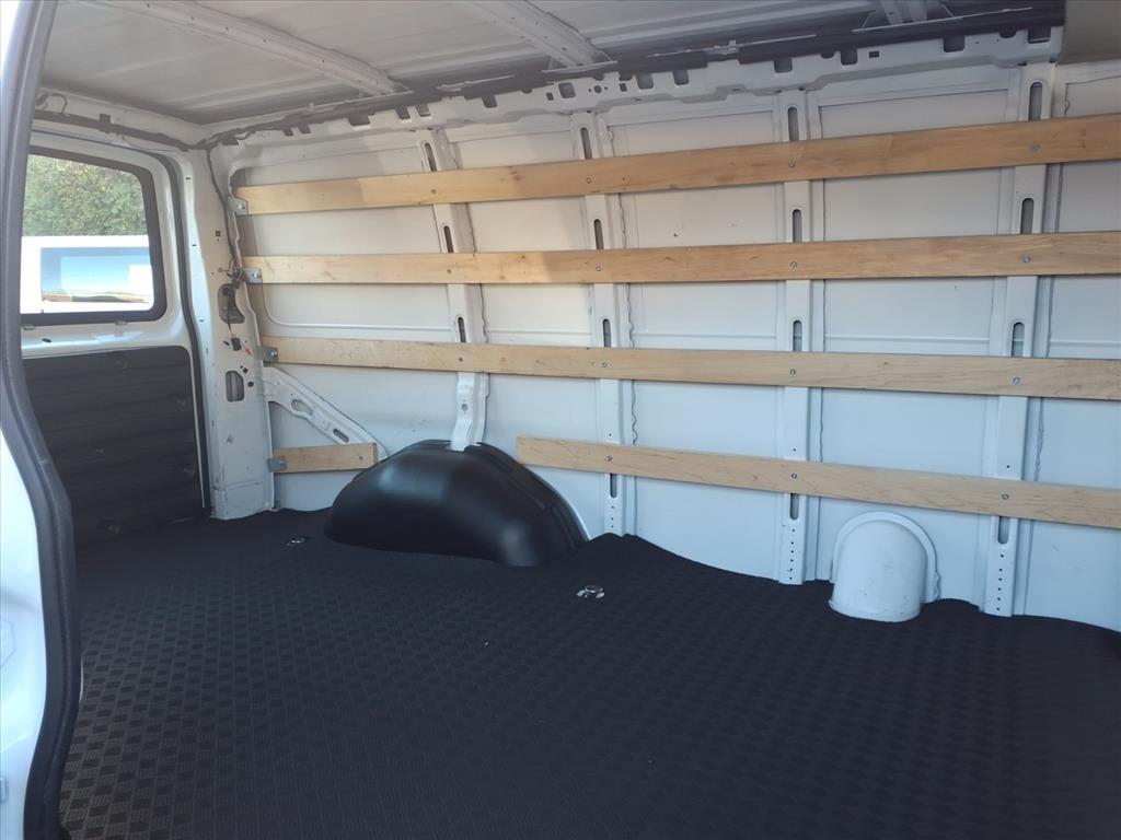 Chevrolet Express Cargo Van RWD 2500 135" 2024