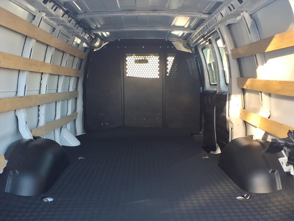 Chevrolet Express Cargo Van RWD 2500 135" 2024