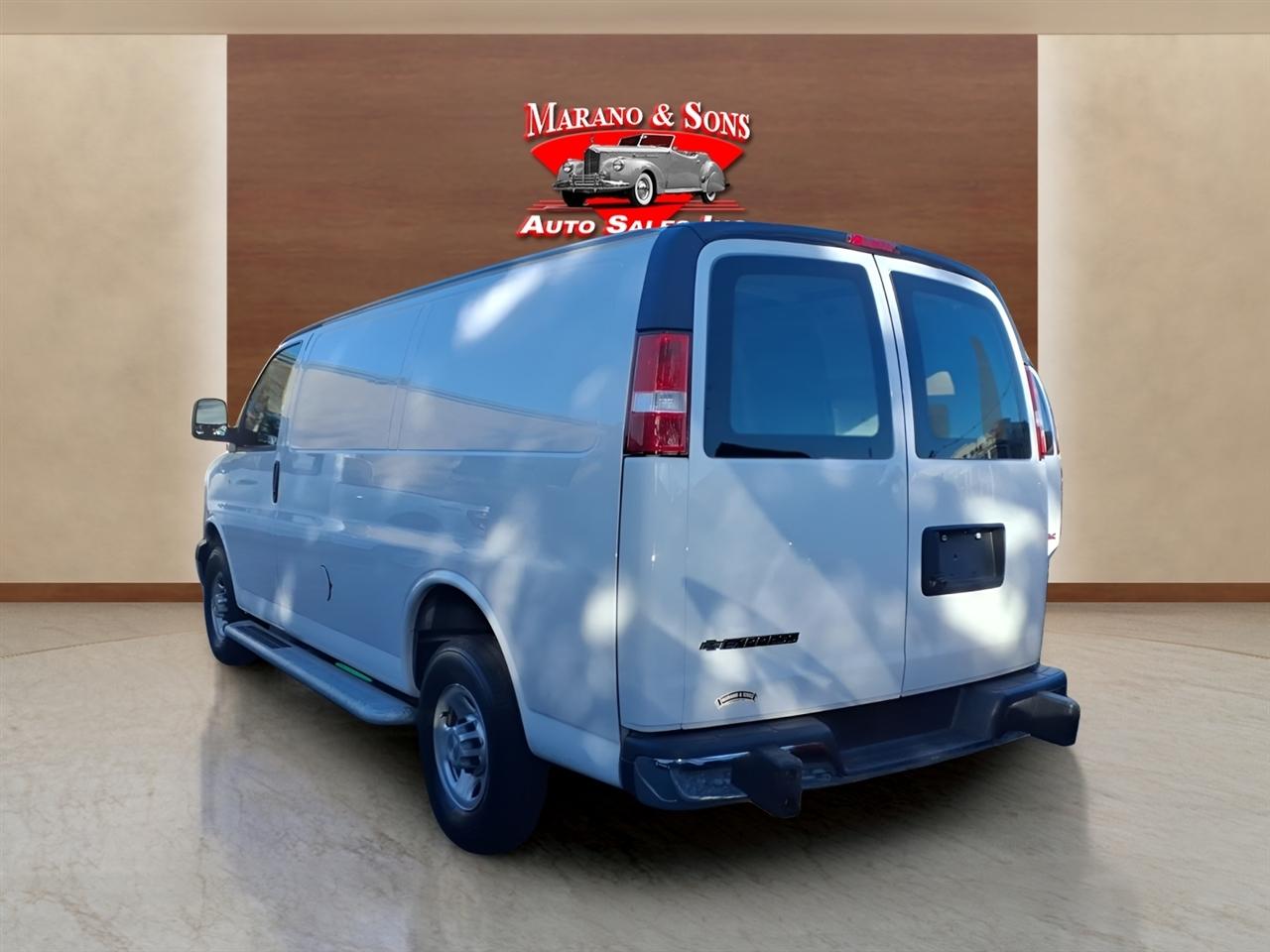 Chevrolet Express Cargo Van RWD 2500 135" 2024