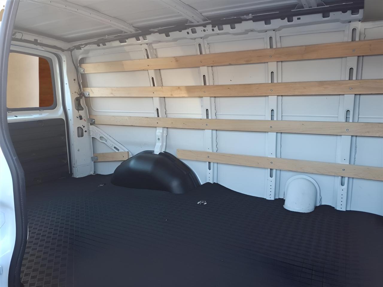 Chevrolet Express Cargo Van RWD 2500 135" 2024