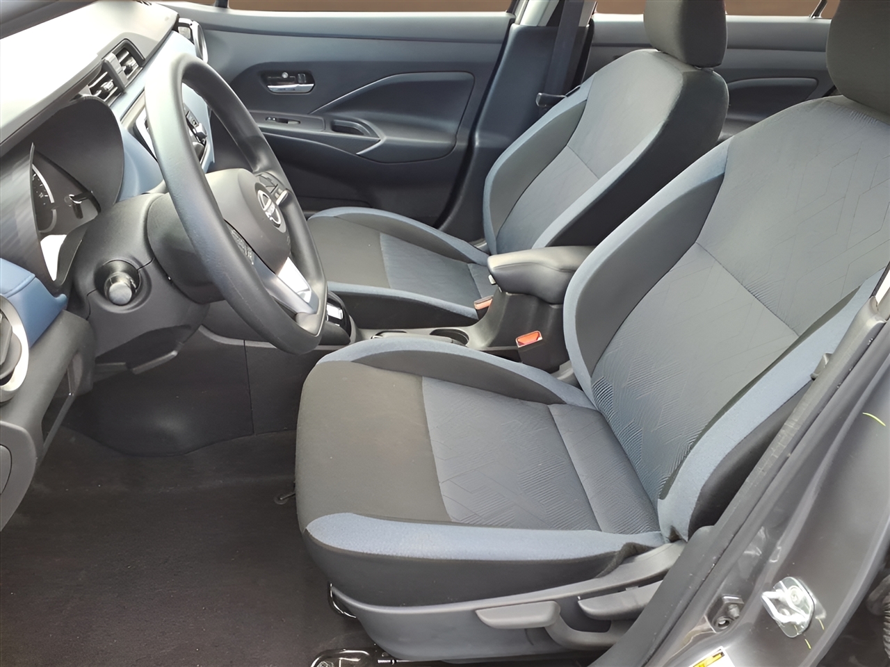 Nissan Versa SV CVT 2025