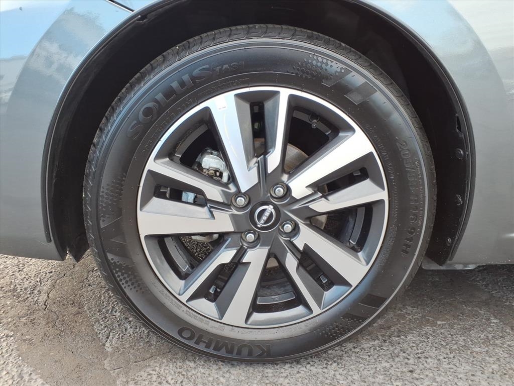 Nissan Versa SV CVT 2025