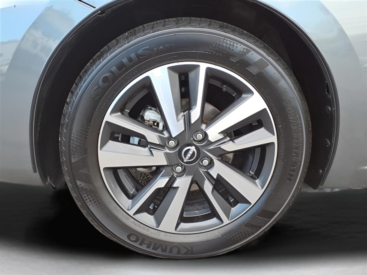 Nissan Versa SV CVT 2025