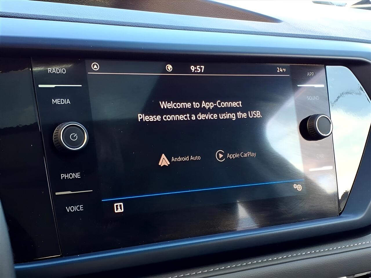 Volkswagen Taos SE FWD 2024