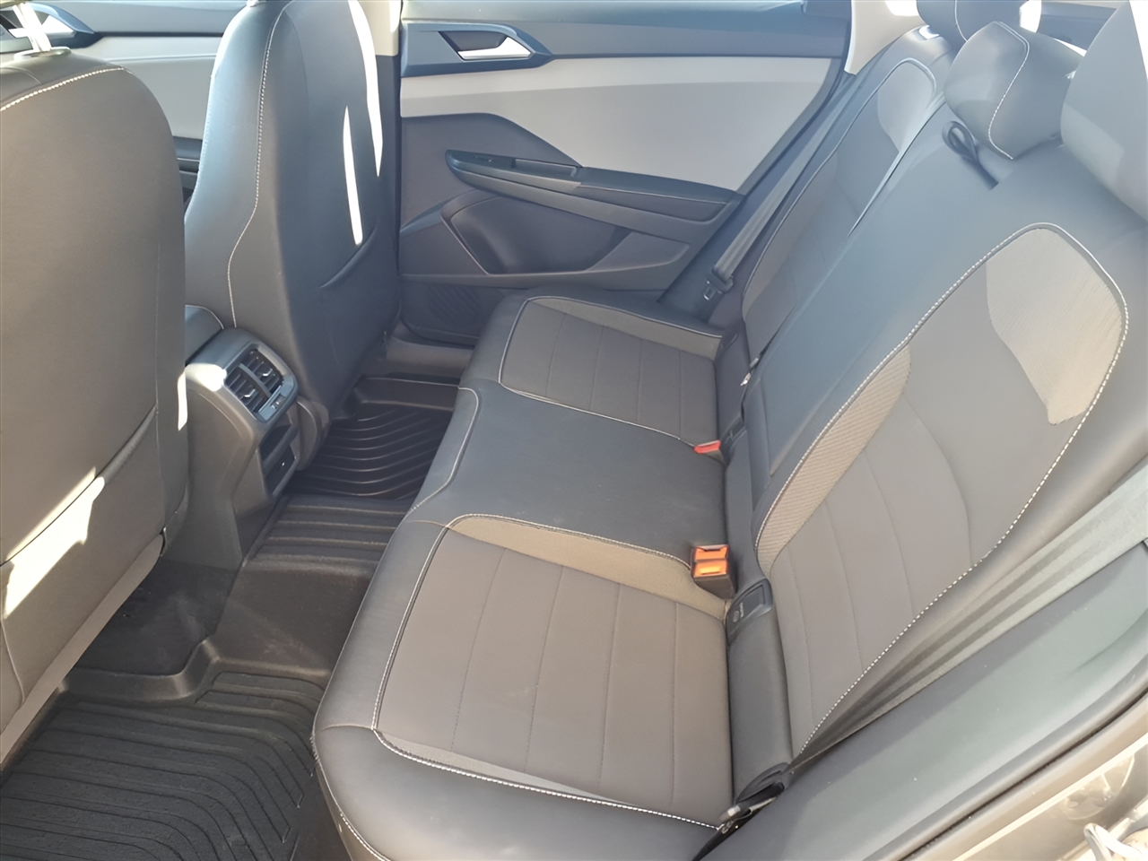 Volkswagen Taos SE FWD 2024