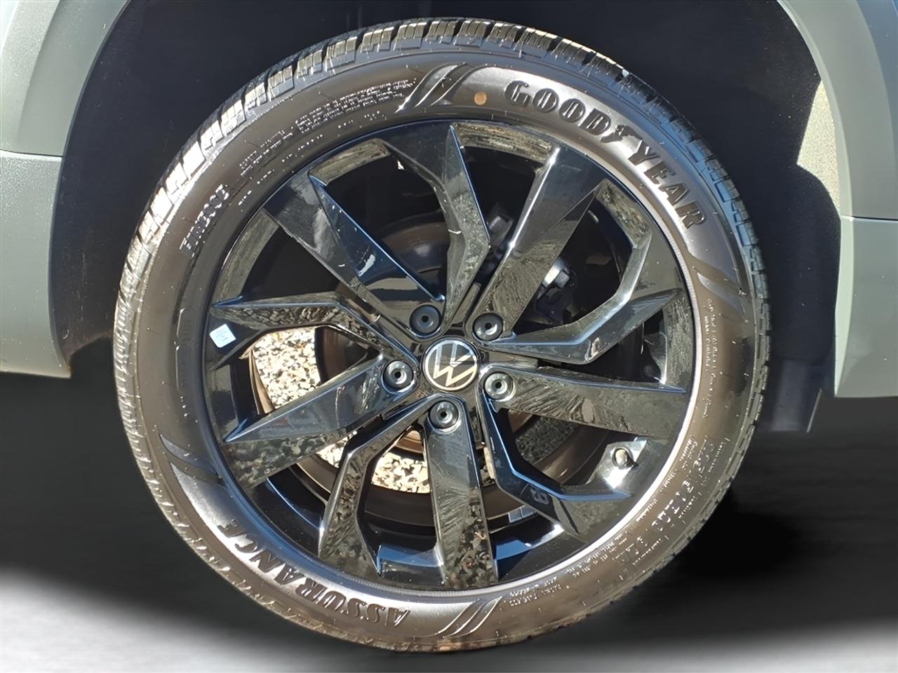 Volkswagen Taos SE FWD 2024