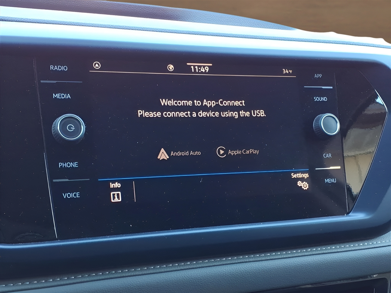 Volkswagen Taos SE FWD 2024