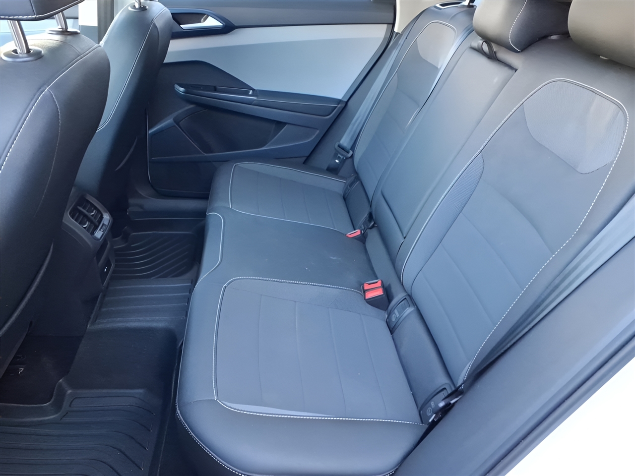 Volkswagen Taos SE FWD 2024