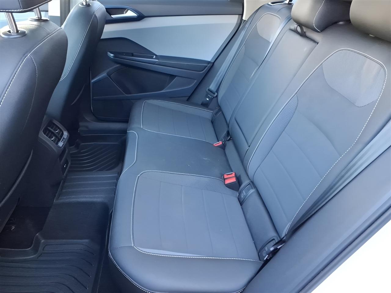 Volkswagen Taos SE FWD 2024