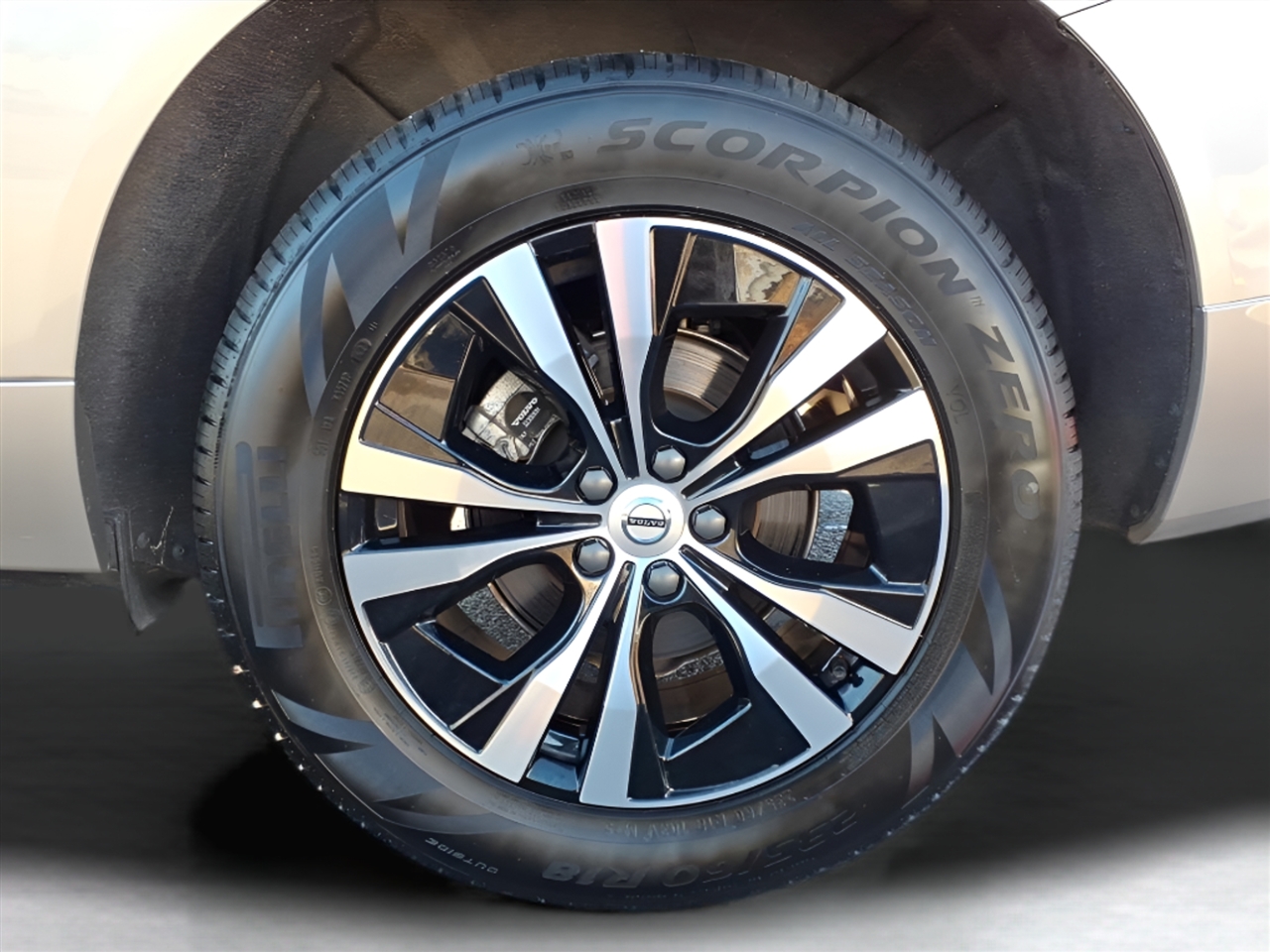 Volvo XC60 B5 AWD Core 2025