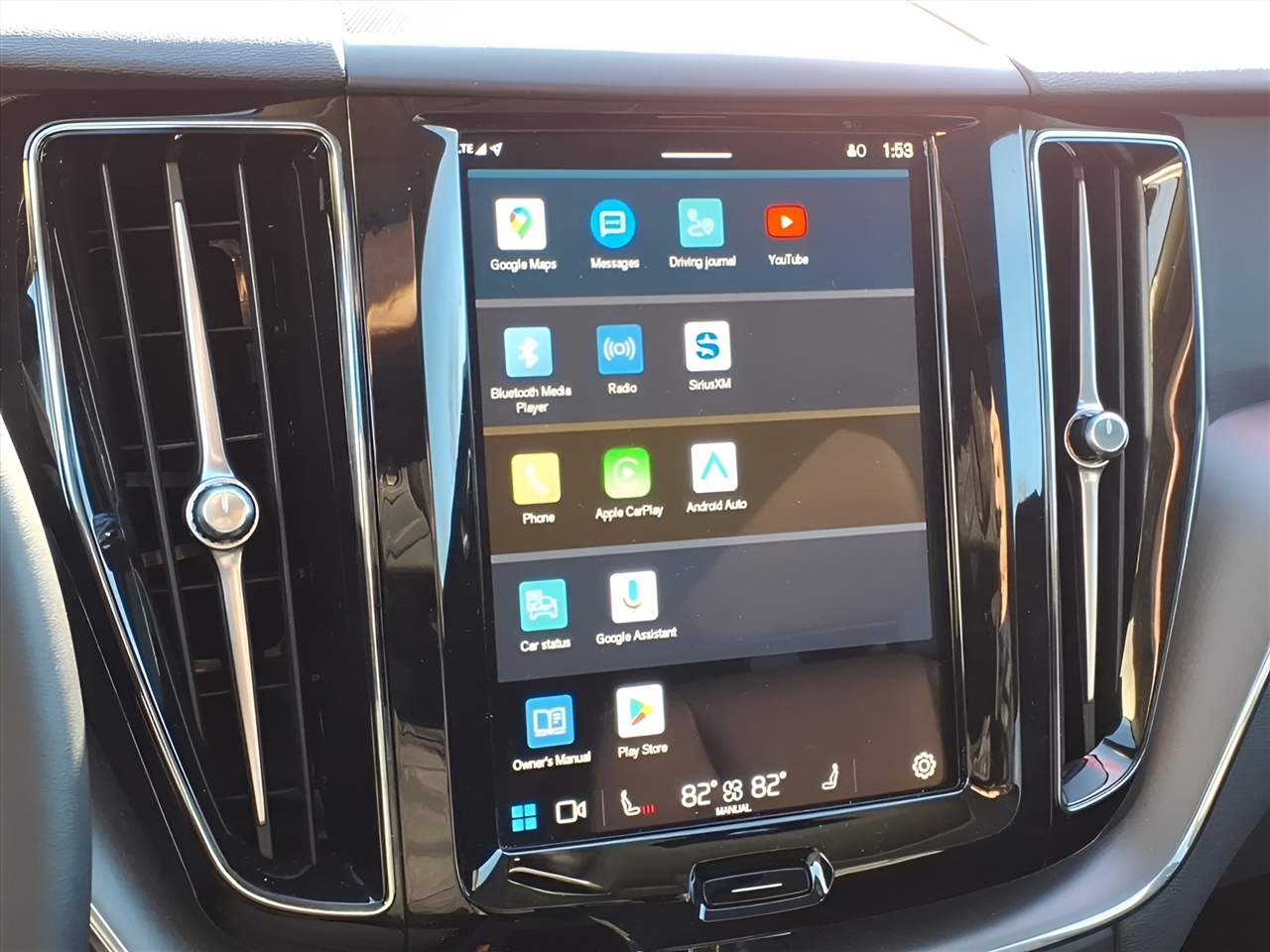 Volvo XC60 B5 AWD Core 2025