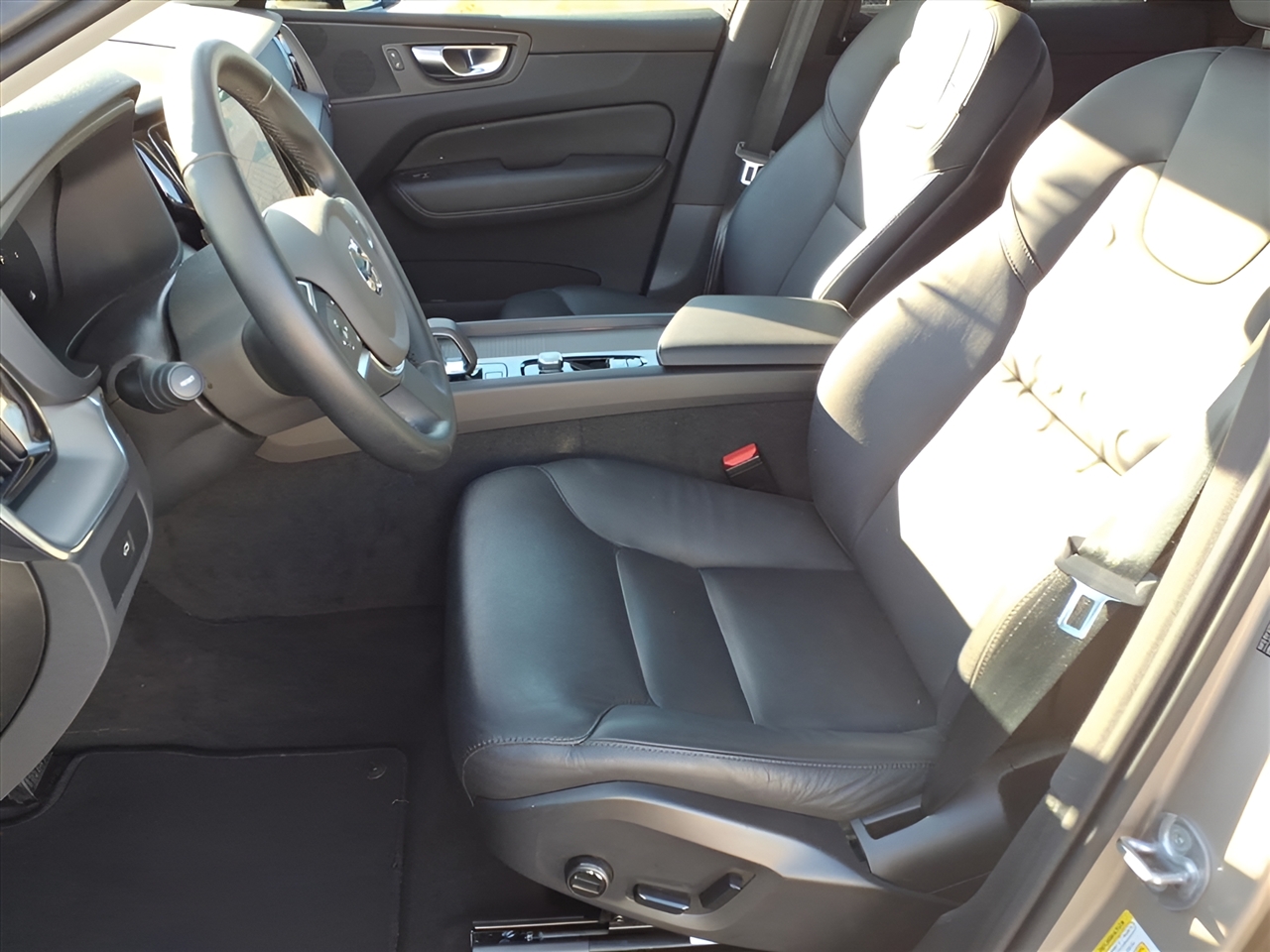 Volvo XC60 B5 AWD Core 2025