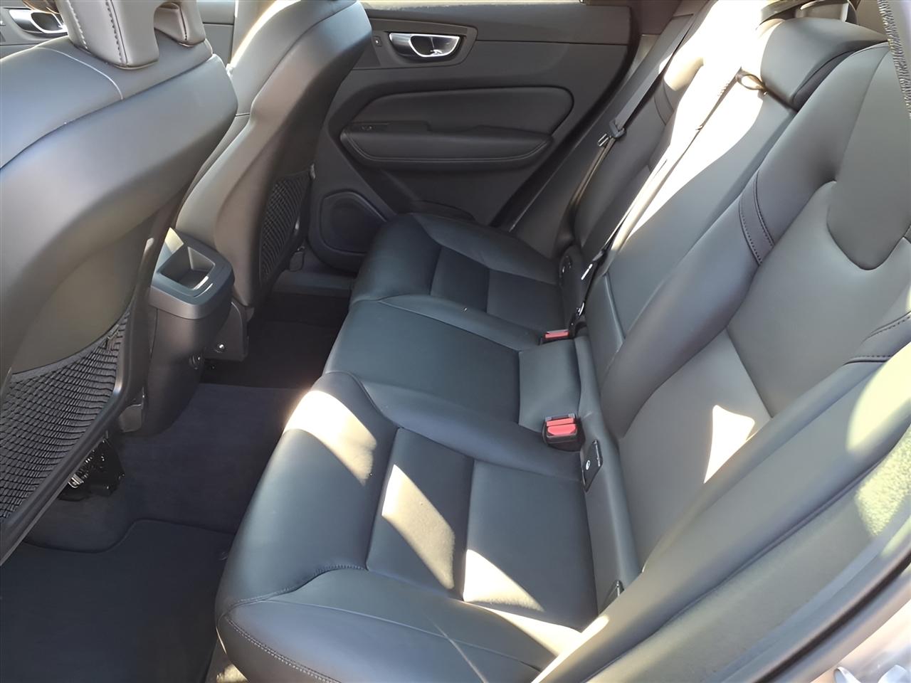 Volvo XC60 B5 AWD Core 2025