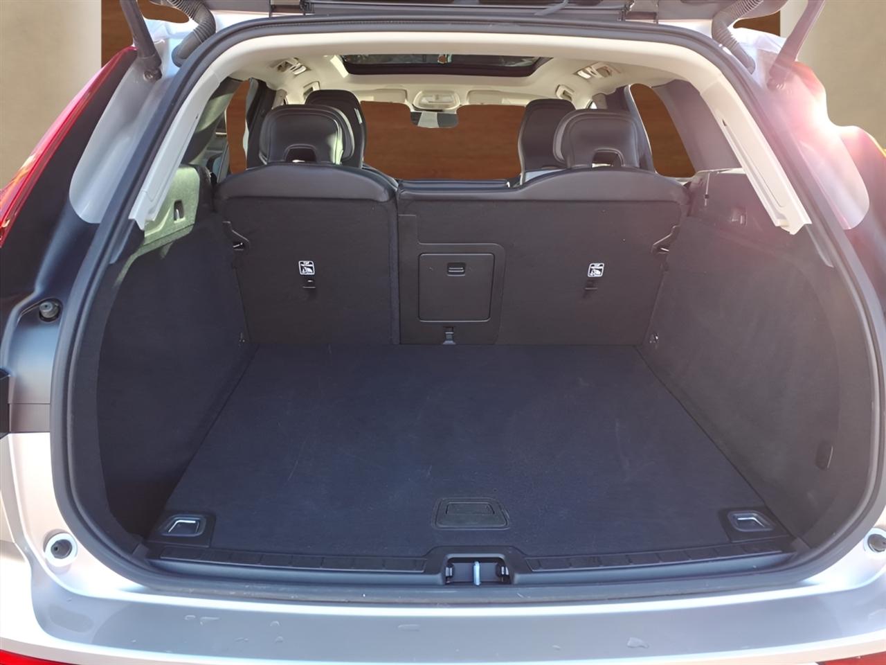 Volvo XC60 B5 AWD Core 2025