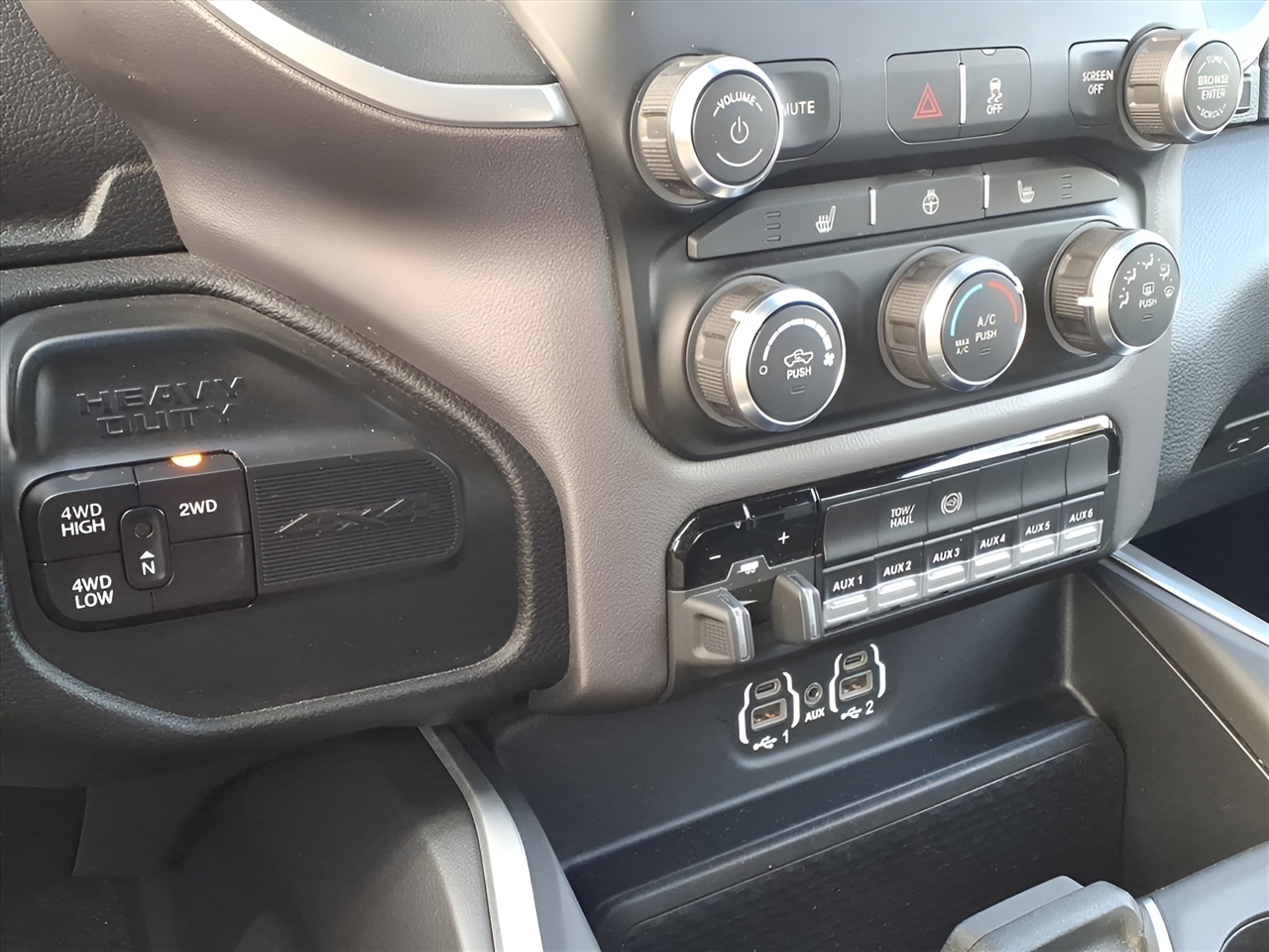 Ram Truck 3500 Big Horn 4x4 Crew Cab 8' Box 2024